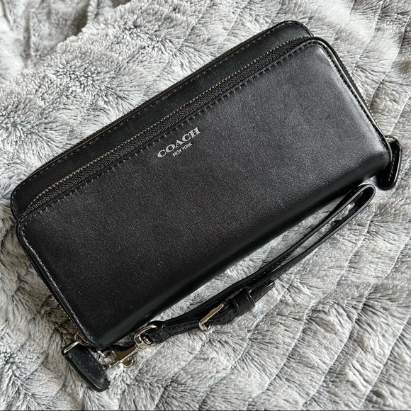 Coach Handbags - GUC COACH DOUBLE ZIP ALL AROUND ACCORDION WALLET SMOTH BLACK